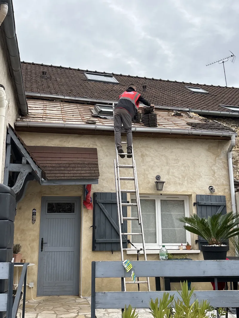 Nettoyage de toiture par un couvreur dans le 78 — PS Rénovation